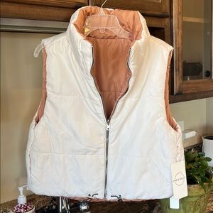 Cozy Reversible Puffer Vest Sleeveless Jacket Womens Medium Beige Tan Trendy New